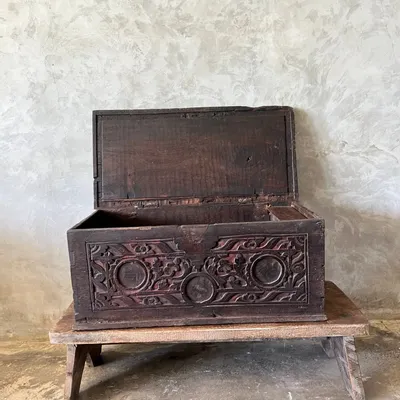 Caskets and boxes - Ancien petit coffre en bois sculpté indonésien - LES NOUVELLES GAMBETTES TEST 29/04