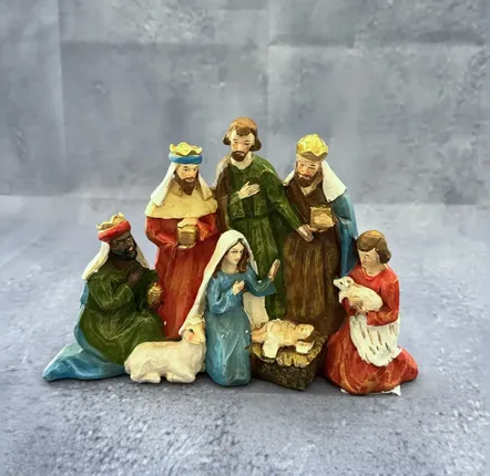 Crèches et santons - Crèche Compacte – Figurine Peinte à la Main en Une Seule Pièce - LES LUMIERES DU TEMPS