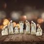 Crèches et santons - Crèche Élégante – Ensemble de 8 Figurines Blanc et Or - LES LUMIERES DU TEMPS