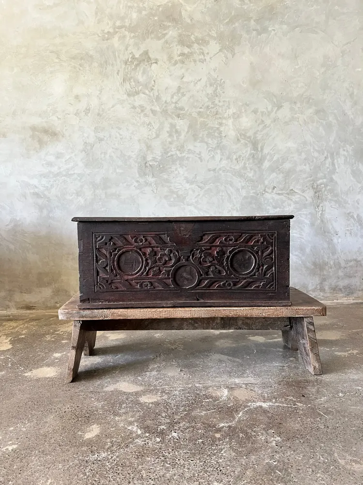 Caskets and boxes - Ancien petit coffre en bois sculpté indonésien - LES NOUVELLES GAMBETTES TEST 29/04
