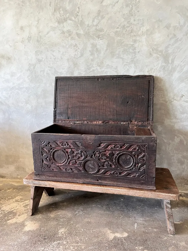 Caskets and boxes - Ancien petit coffre en bois sculpté indonésien - LES NOUVELLES GAMBETTES TEST 29/04