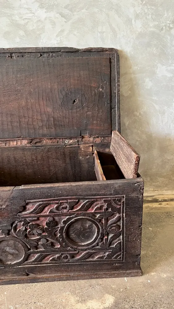 Caskets and boxes - Ancien petit coffre en bois sculpté indonésien - LES NOUVELLES GAMBETTES TEST 29/04