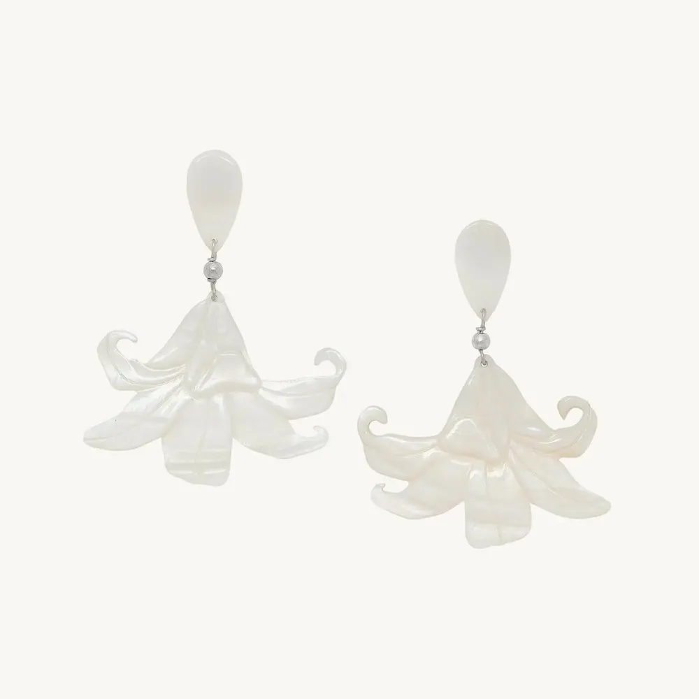 Bijoux - Boucles d'oreilles poussoir pendant fleur nacre blanche - Lis Blanc - ILARIA.I