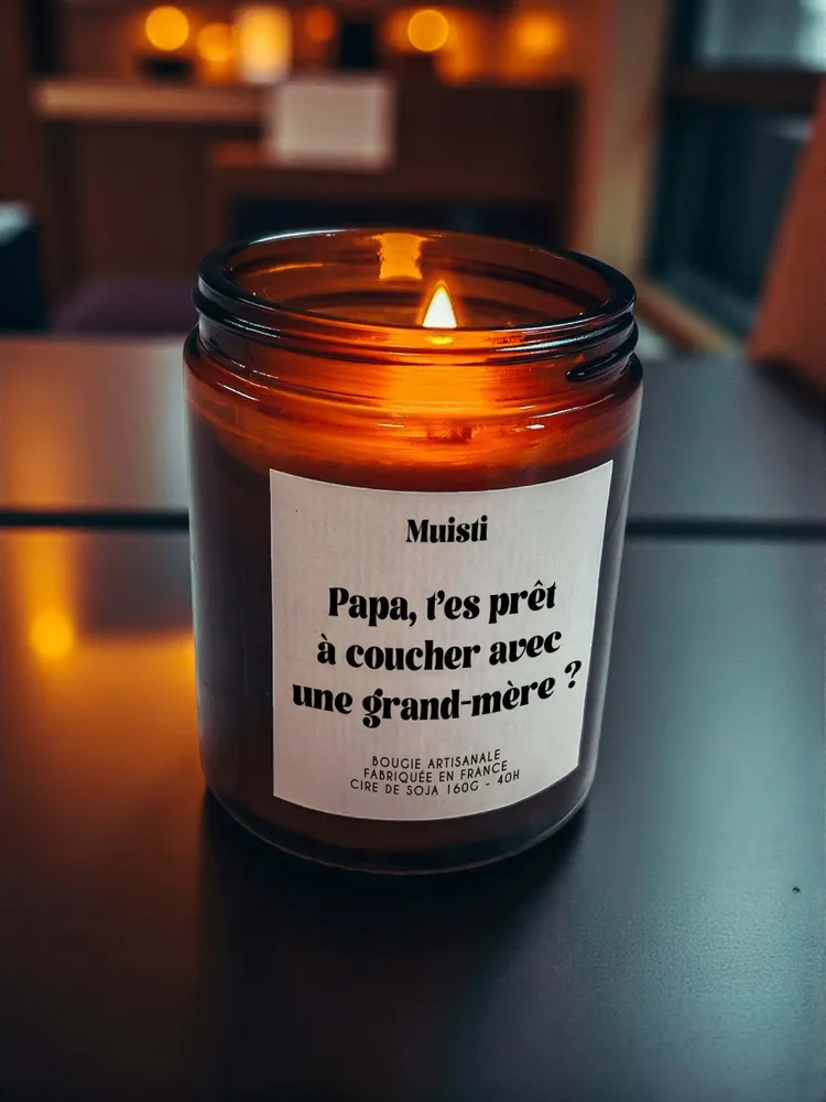 Objets de décoration - Bougie Parfumée - Papa, t'es prêt à coucher avec une grand mère ? - Musc blanc – 160g - ILARIA.I