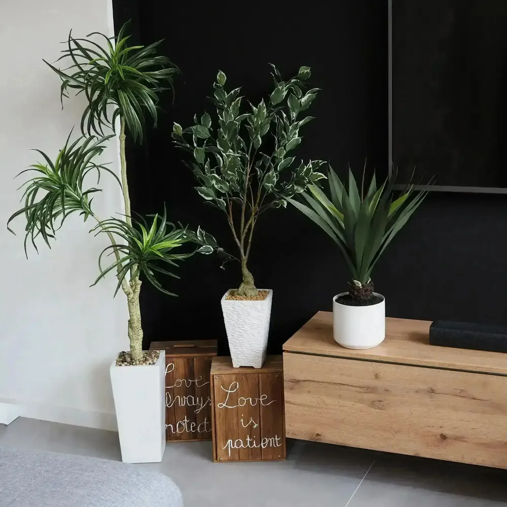 Décorations florales - Ficus artificiel en pot céramique blanc mat - ILARIA.I