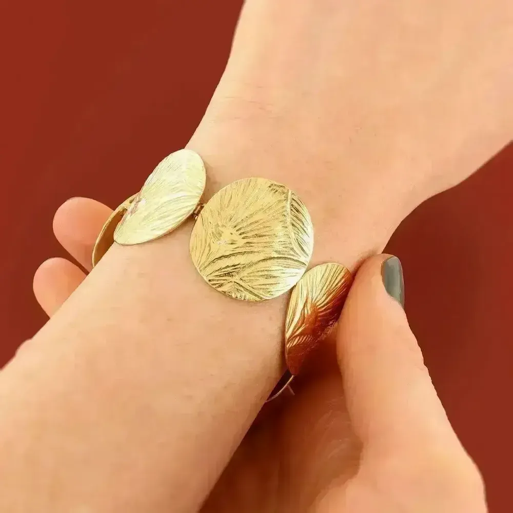 Bijoux - BRACELET HIBISCUS COULEUR DORE DORE - ILARIA.I